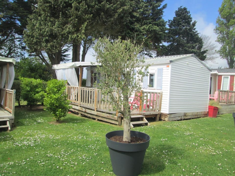 Camping de Kerivoas Campground/ 
RV Resort in Finistere