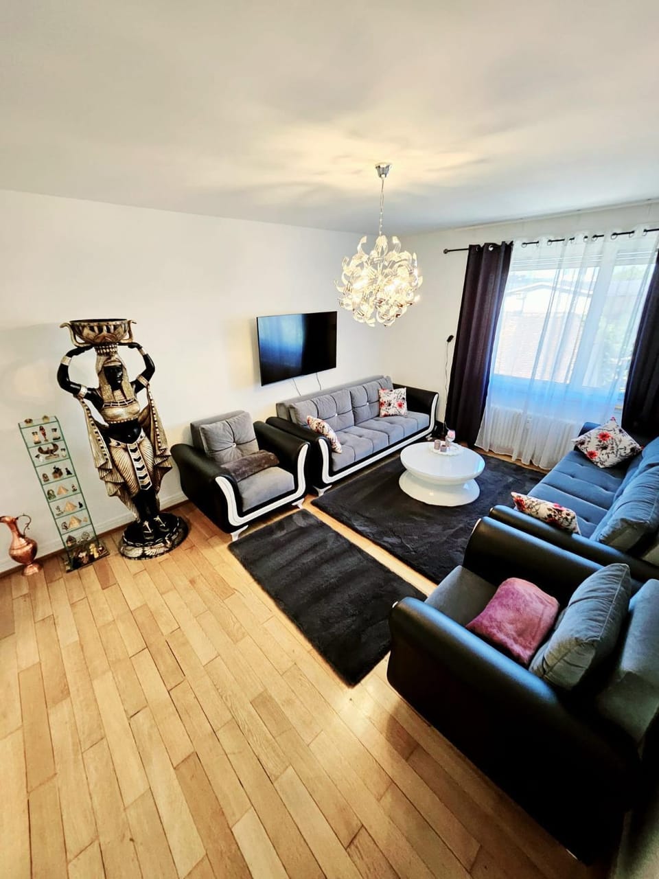 TV and multimedia, Living room, Evening entertainment