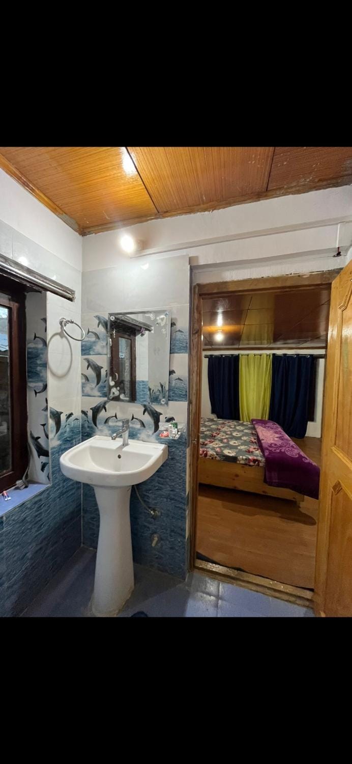 Guru guest house Bed and Breakfast in India