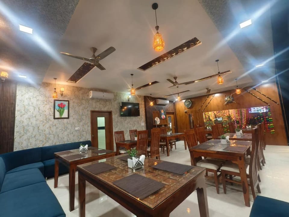 Restaurant/places to eat, Restaurant/places to eat