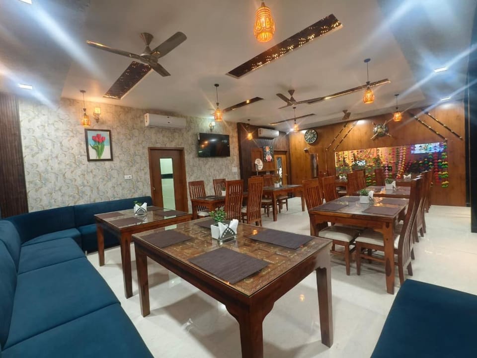 Restaurant/places to eat, Restaurant/places to eat
