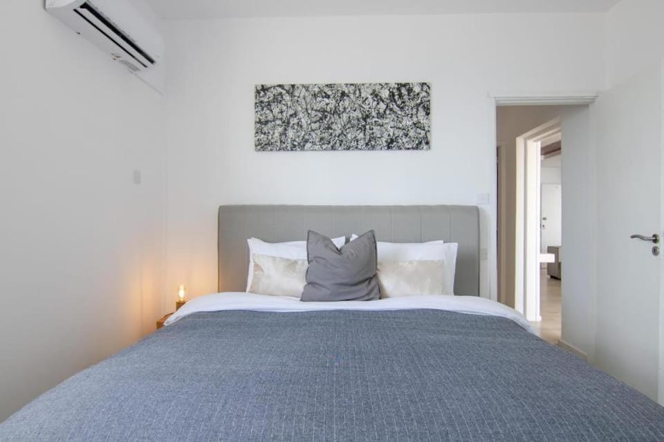 Bed, Bedroom, air conditioner