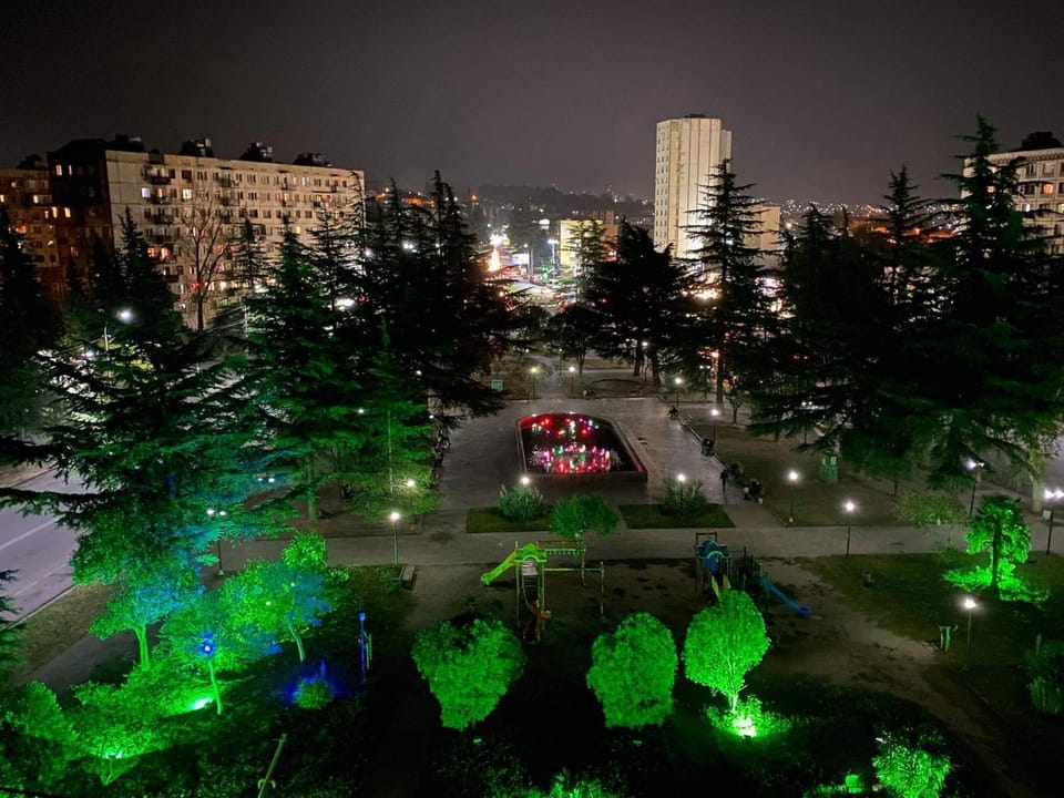 Property building, Night, Natural landscape, Bird's eye view, Garden, City view, Garden view, Location, Parking
