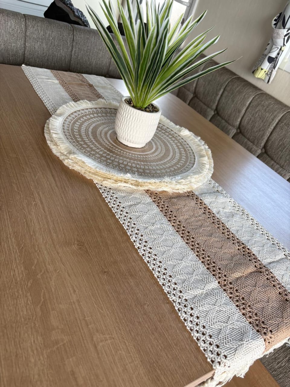 Living room, Food and drinks, Seating area, Dining area, Food