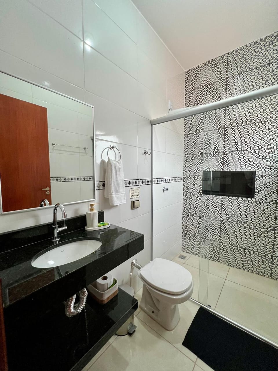 Shower, Toilet, Bathroom, towels