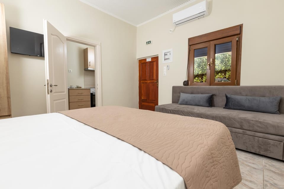 Photo of the whole room, air conditioner