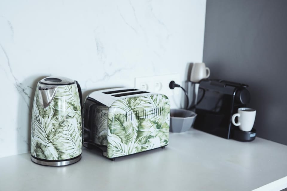 Coffee/tea facilities, toaster