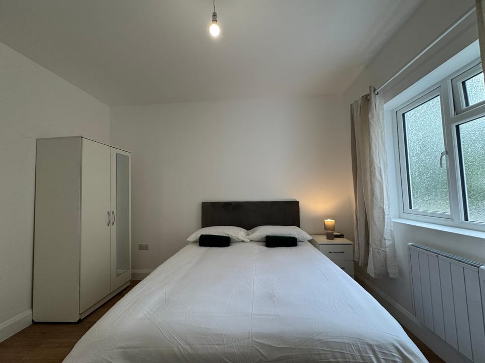 Beddington Serviced Accommodation Apartment in Croydon