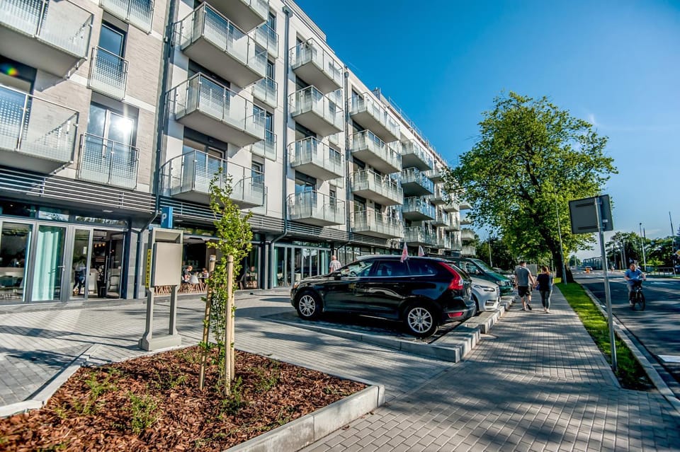 Property building, Neighbourhood, Location, Parking