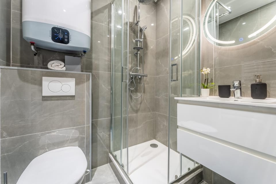 Shower, Toilet, Bathroom