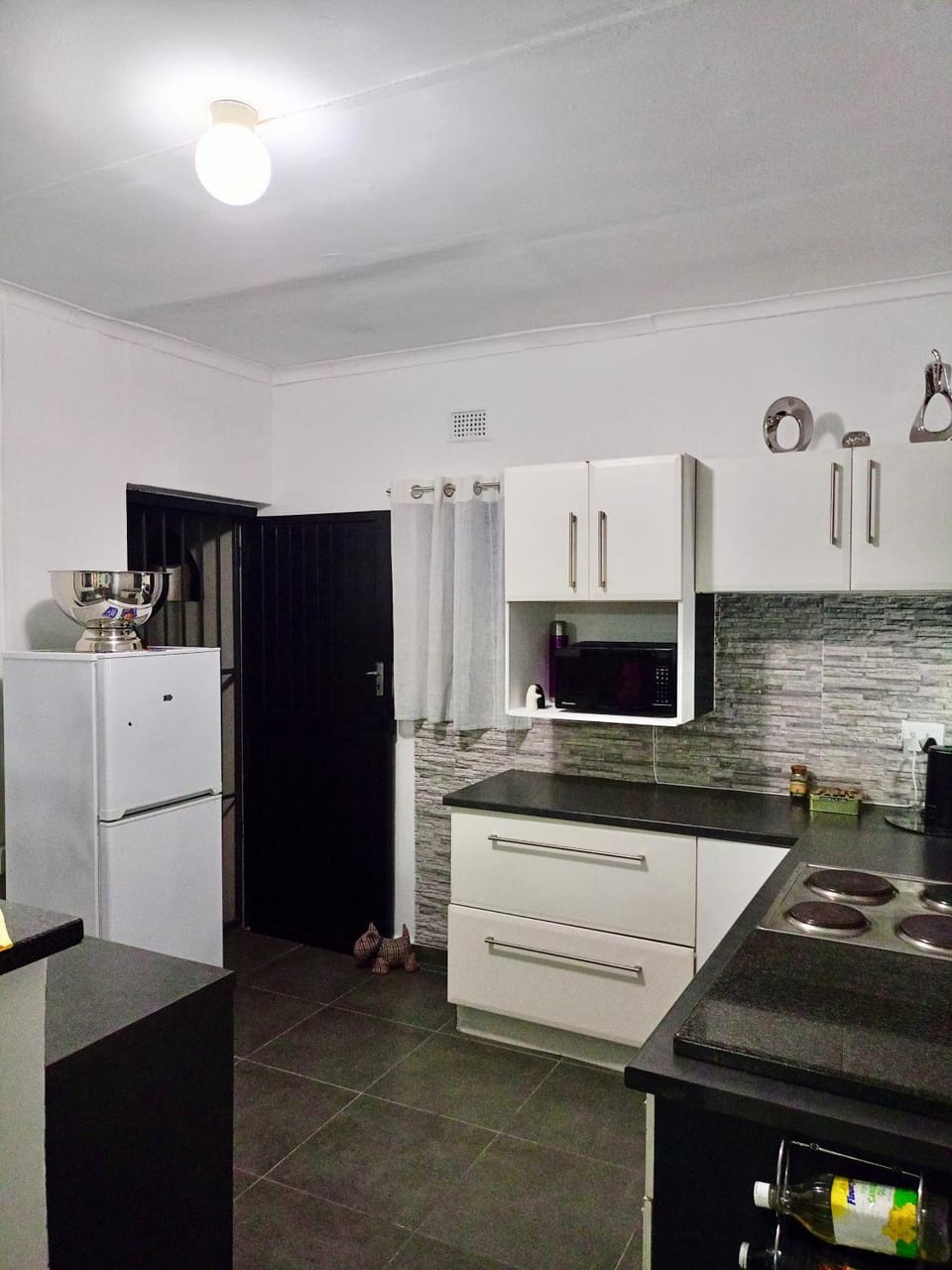 Kitchen or kitchenette, pet friendly, stove
