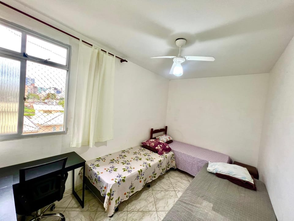 Apartamento 700m do Mar, Wifi Grátis, 1 vaga de garagem, Praia do Morro, Próximo a supermercados e estabelecimentos comerciais Apartment in Guarapari