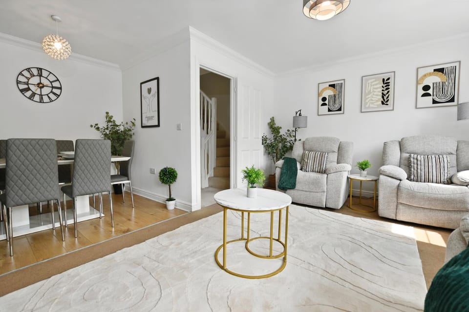 Communal lounge/ TV room, TV and multimedia, Living room, Seating area