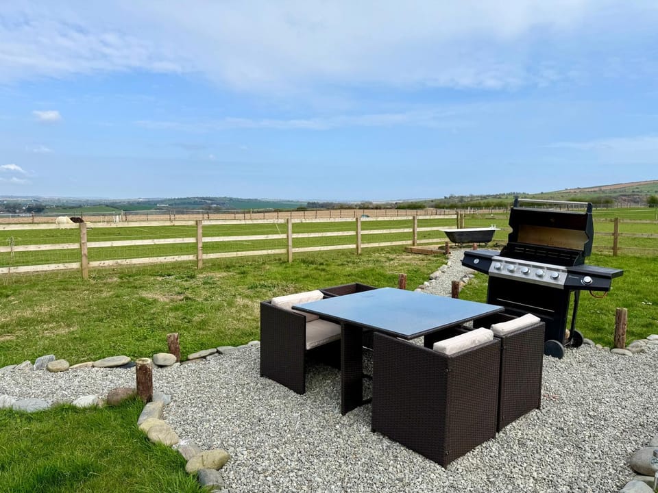 BBQ facilities, Dining area