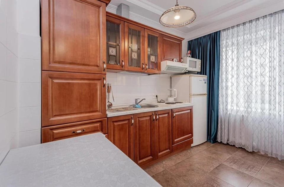 Kitchen or kitchenette, microwave, stove
