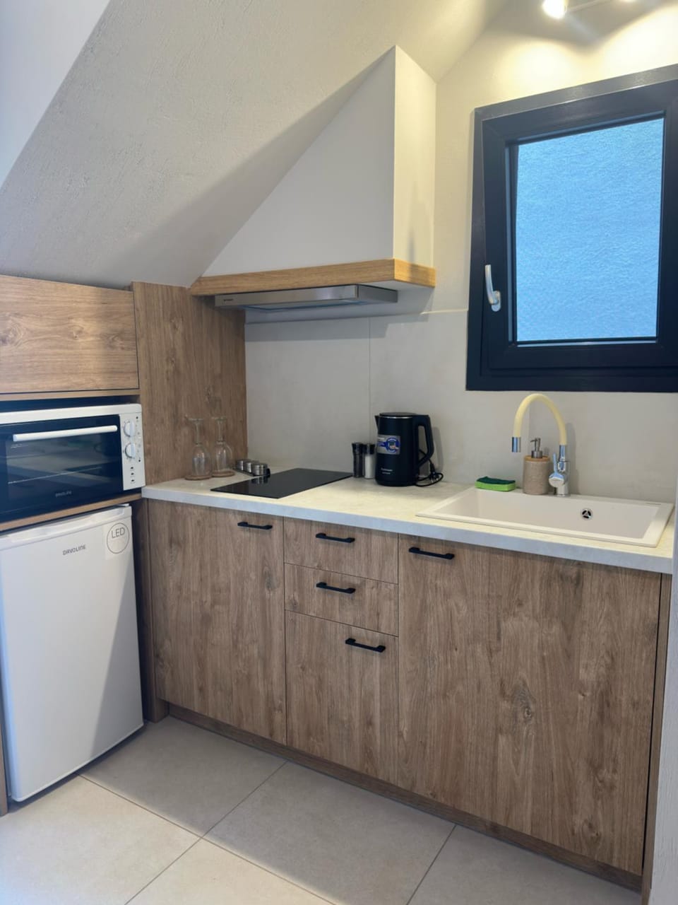 Kitchen or kitchenette, oven, stove