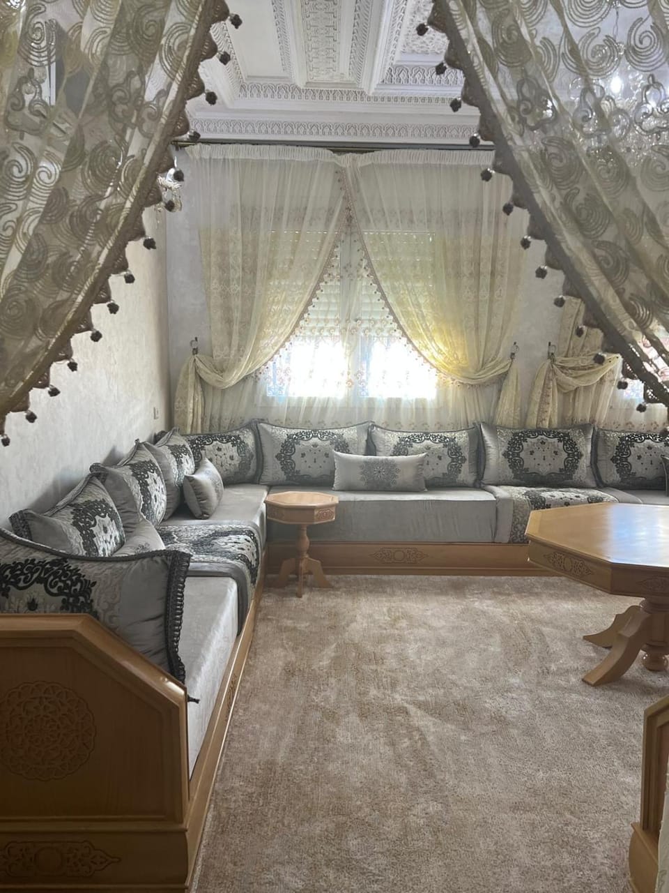 Living room, Seating area
