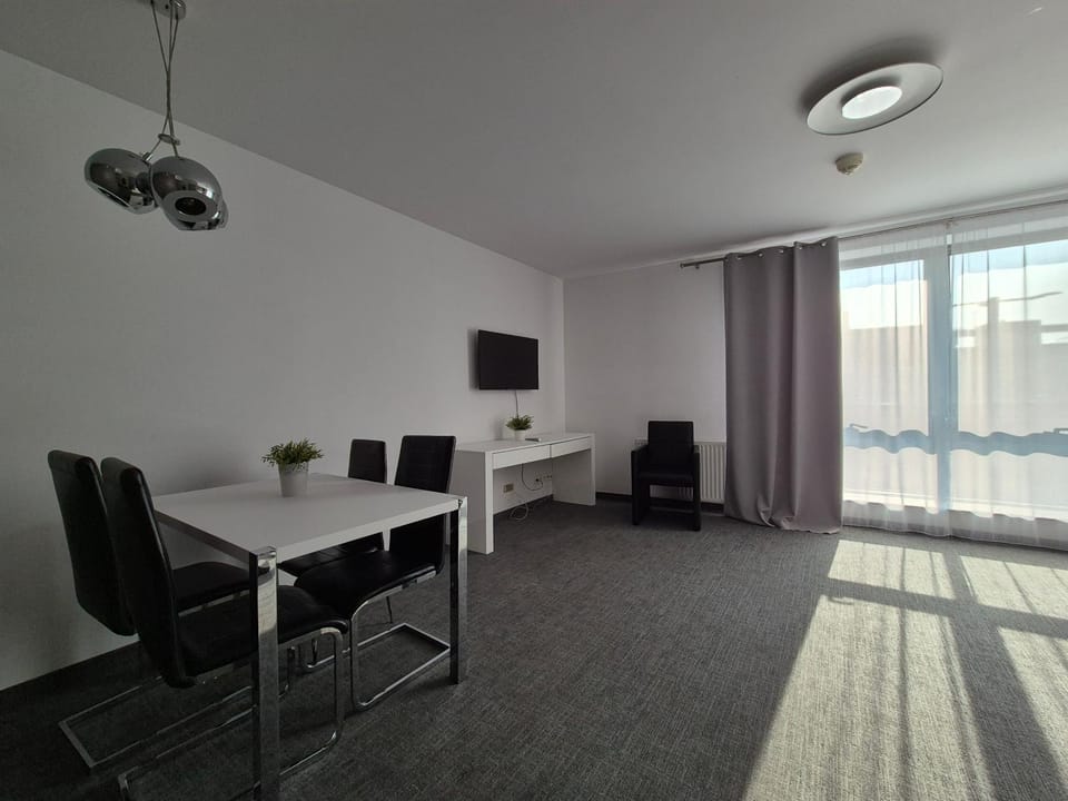 TV and multimedia, Seating area, Dining area