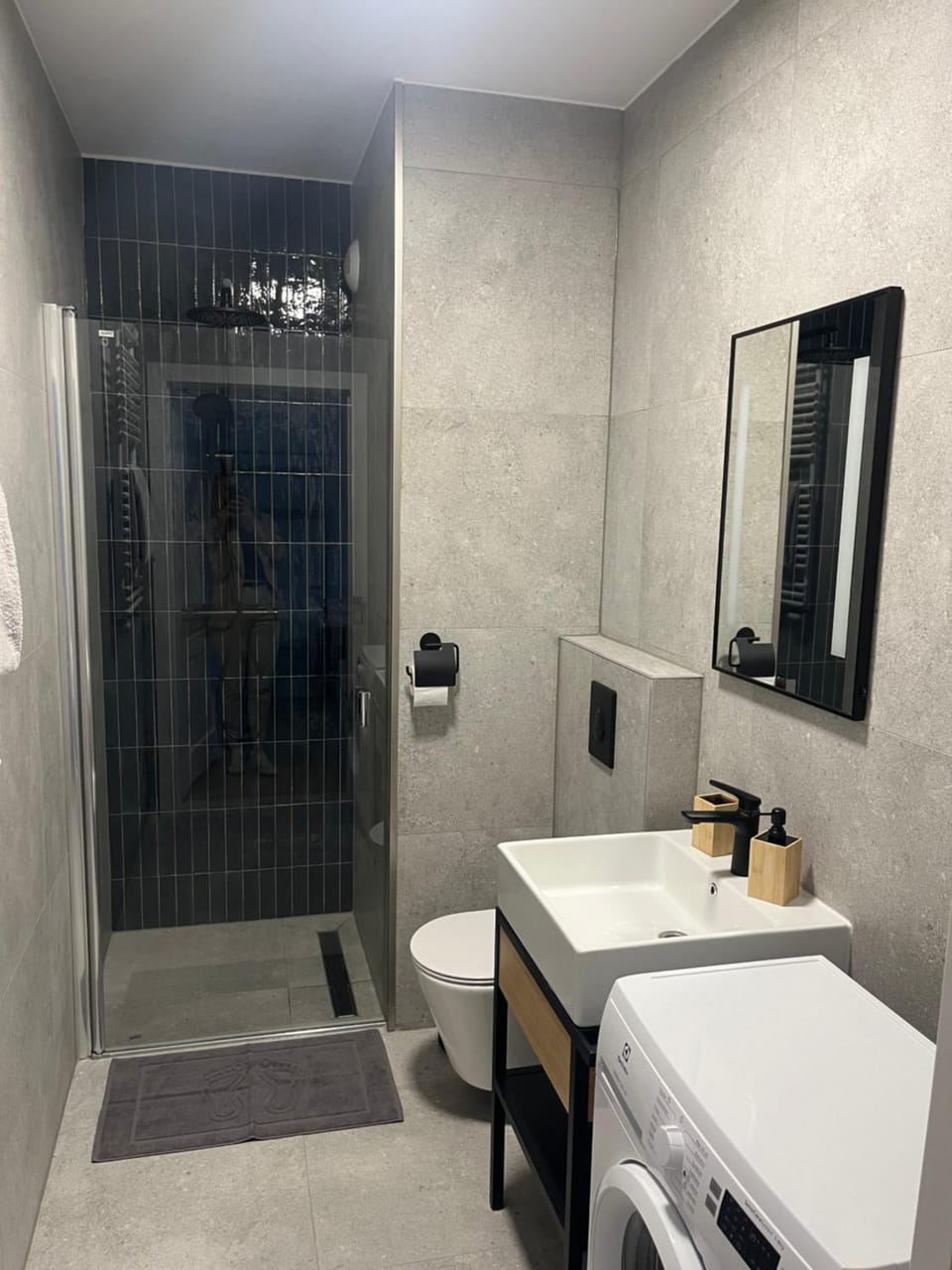 Bathroom, towels, washing machine