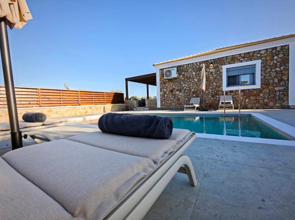 Mandilaria stone house Apartment in Decentralized Administration of the Aegean