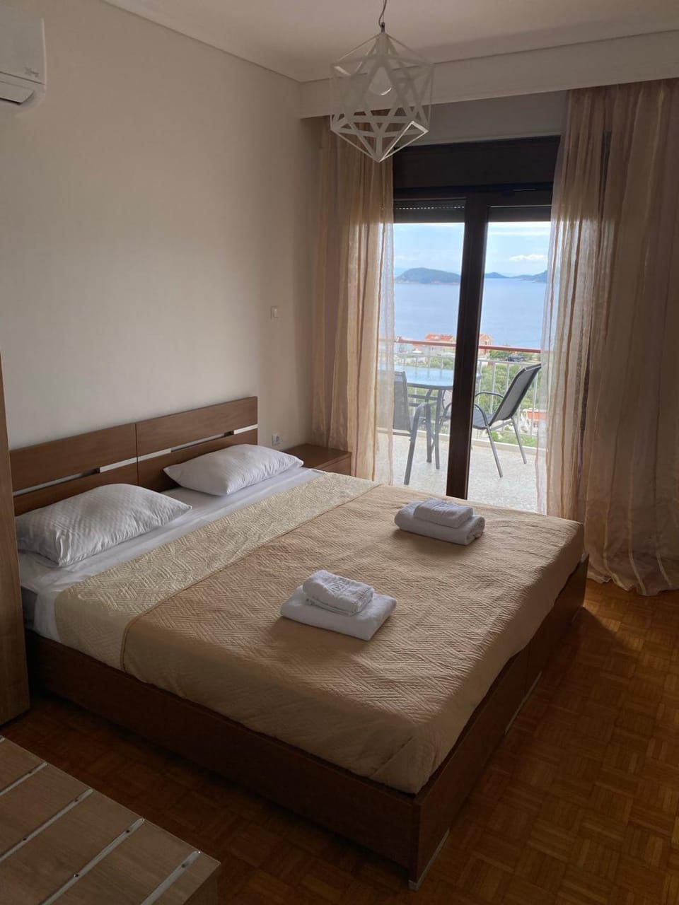 Photo of the whole room, Bedroom, Sea view, towels
