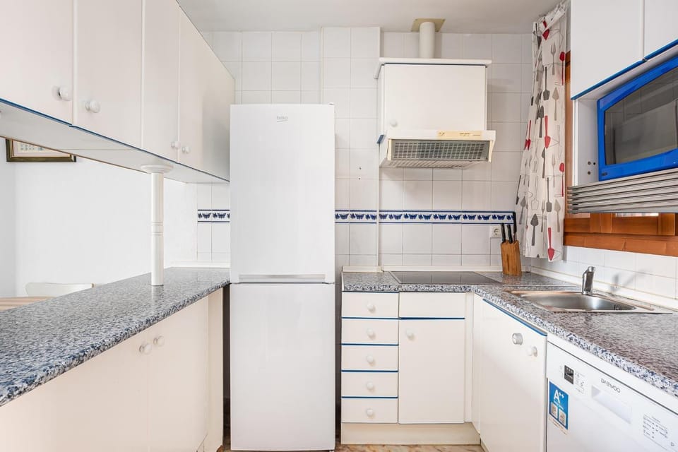 Kitchen or kitchenette, pet friendly, stove