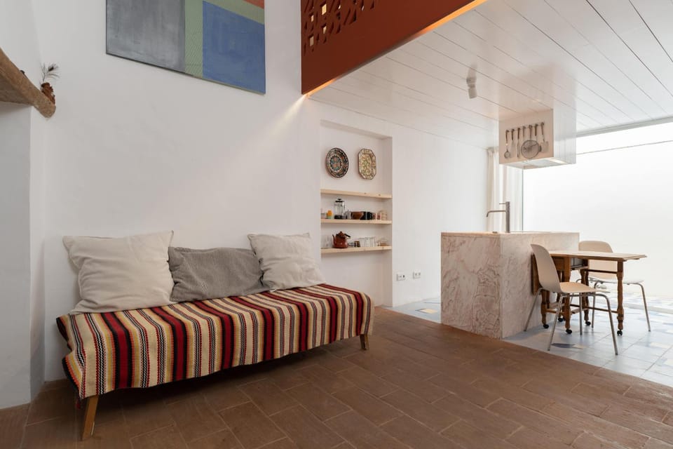 Seating area, Dining area