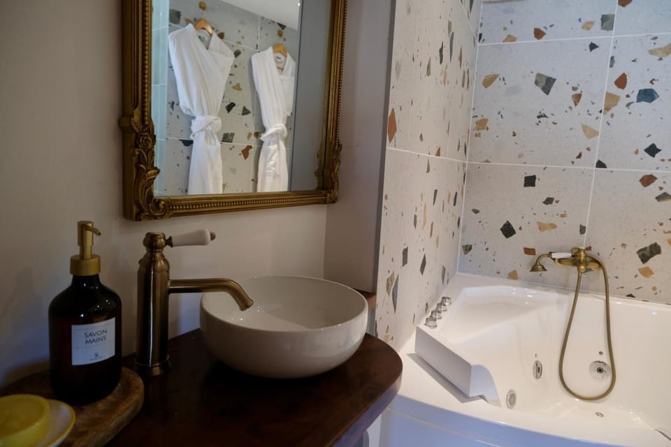 Dolcevita Suite - Signature italienne avec spa et filet Apartment in Saint-Étienne