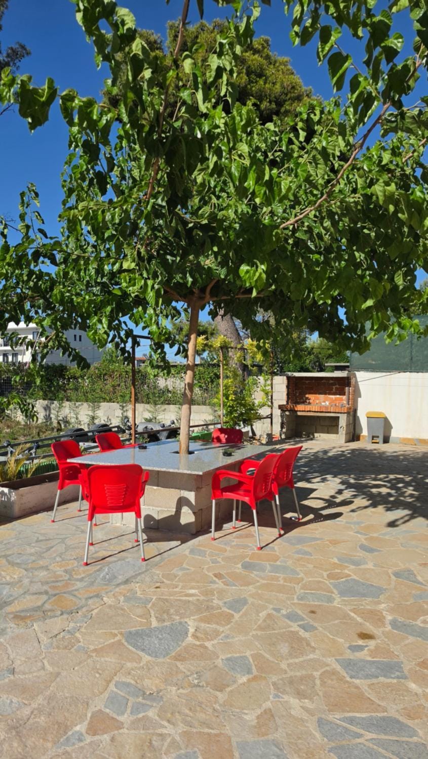 Patio, Spring, Day, Garden, Living room, Seating area, Dining area, Garden view, sunbed