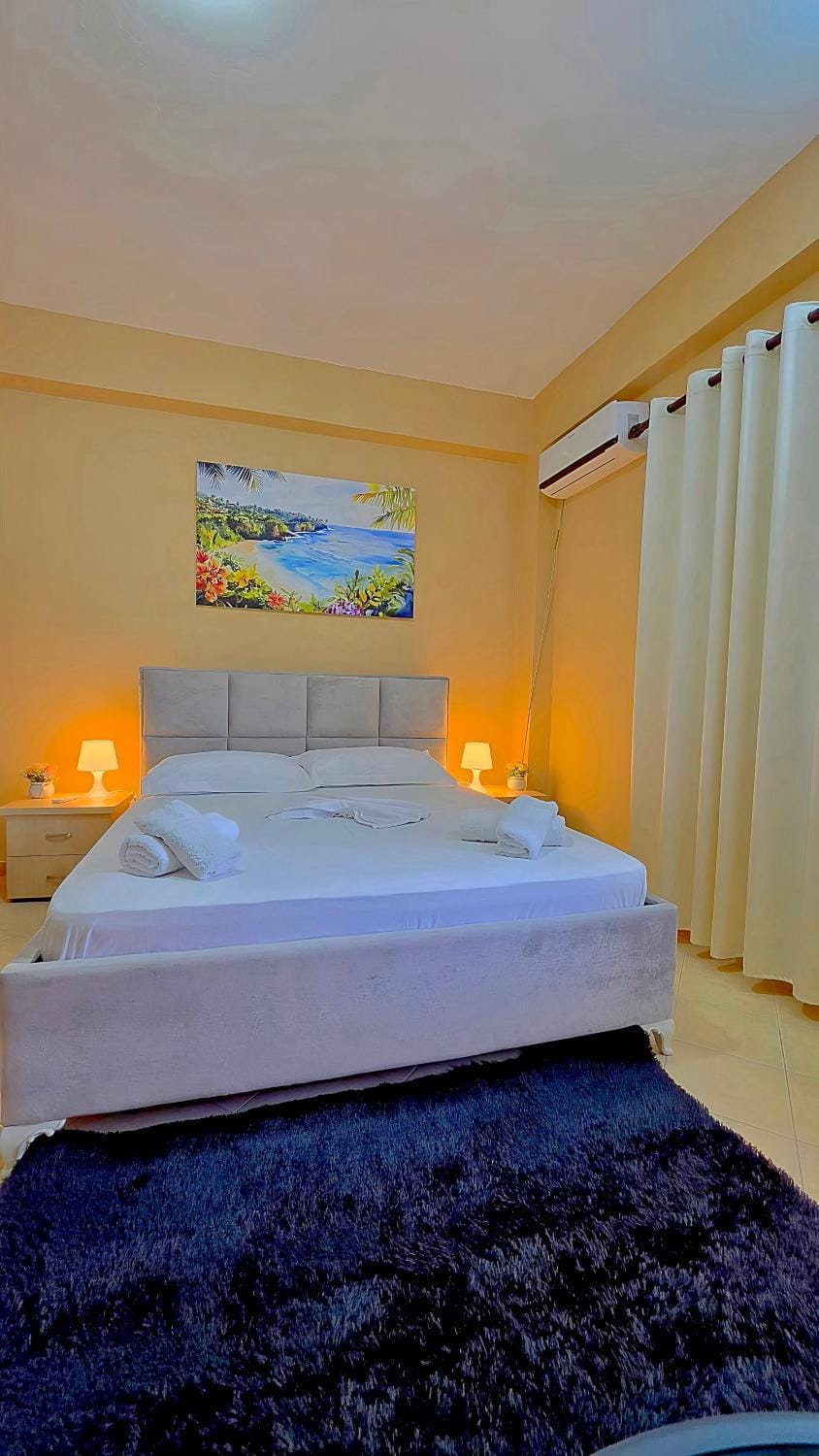 Bed, Photo of the whole room, Bedroom