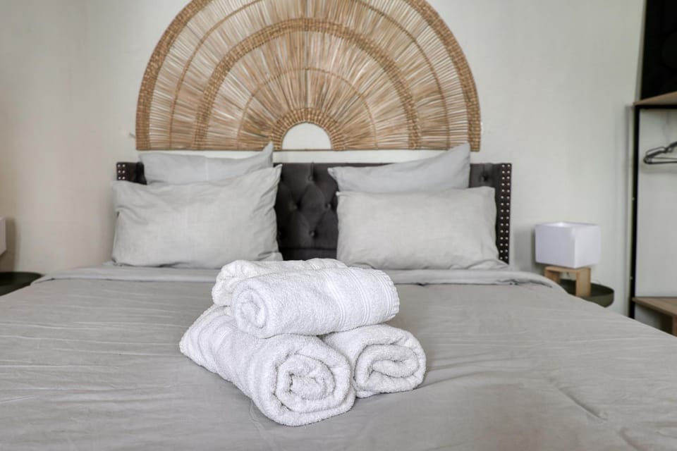 Bed, Photo of the whole room, Bedroom, towels