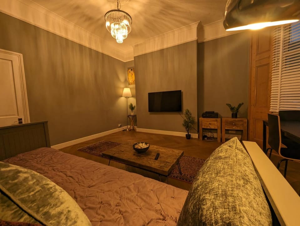Communal lounge/ TV room, TV and multimedia, Living room, Photo of the whole room, Seating area