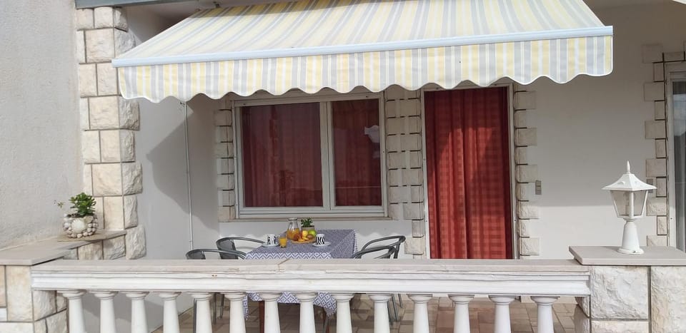 Pansion Ivana studios Apartment in Baška Voda