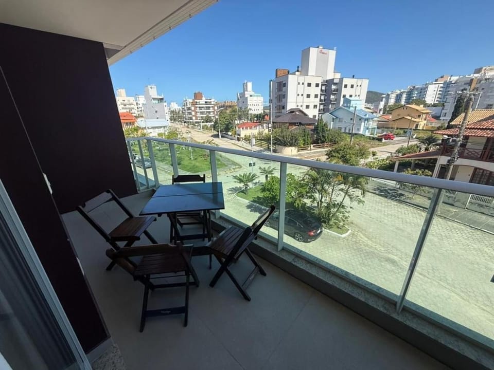 cód 152 - Excelente apartamento á 300m do mar! Apartment in Florianopolis