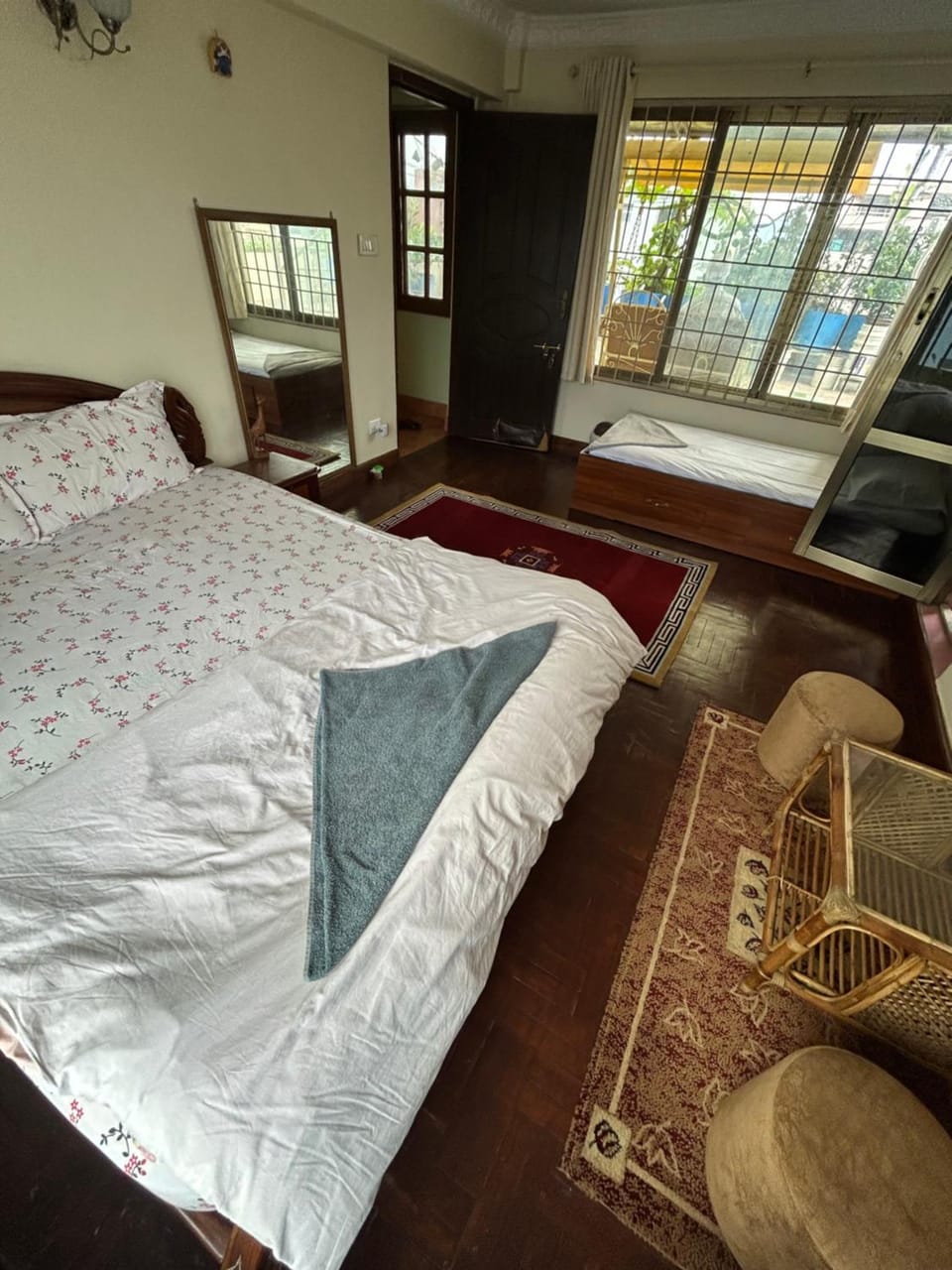 Bed, Photo of the whole room, Seating area, Bedroom