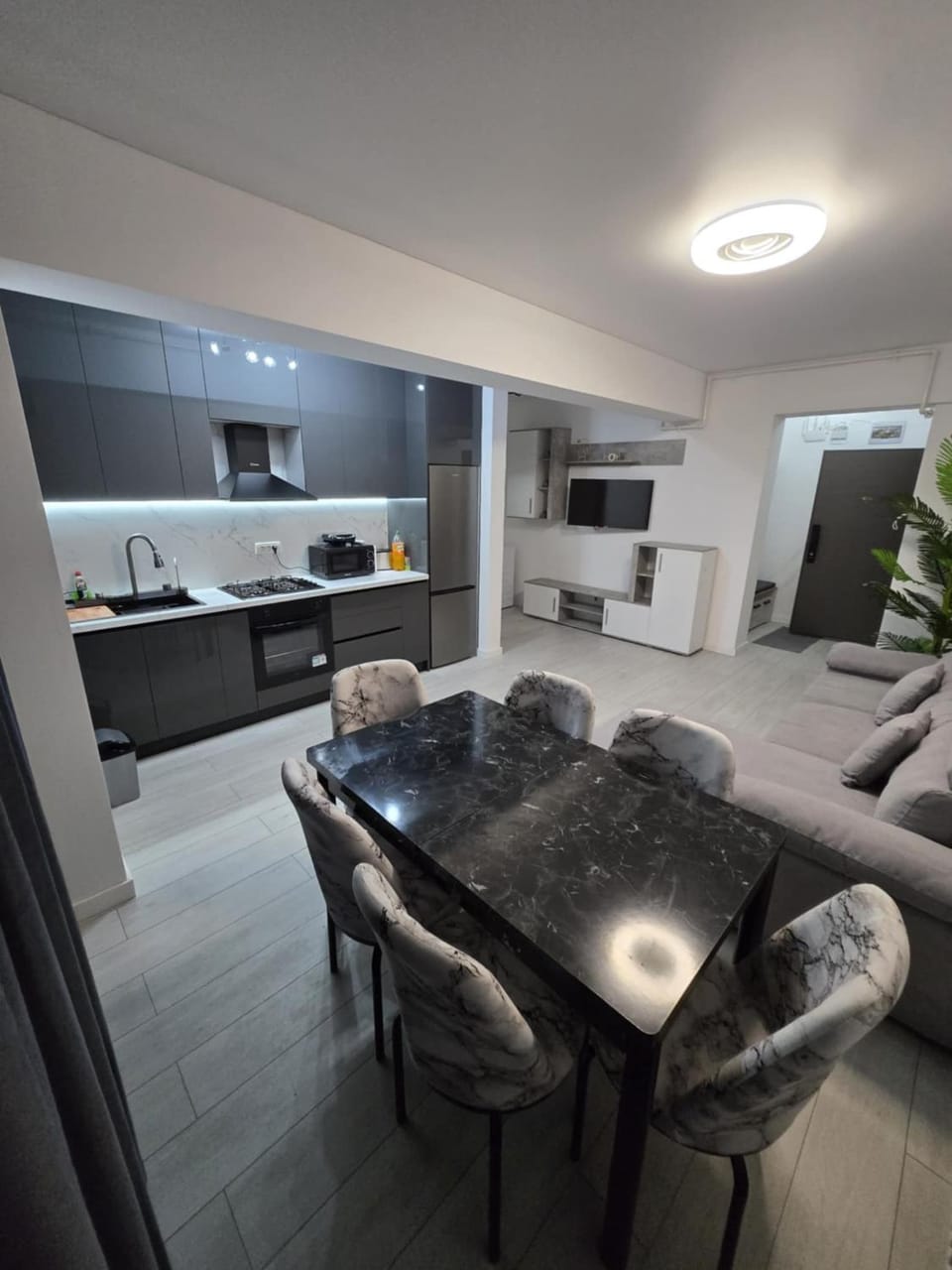 Kitchen or kitchenette, Living room, Seating area, Dining area, stove