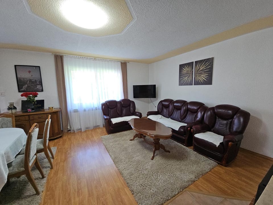 Communal lounge/ TV room, TV and multimedia, Living room, Seating area, Evening entertainment