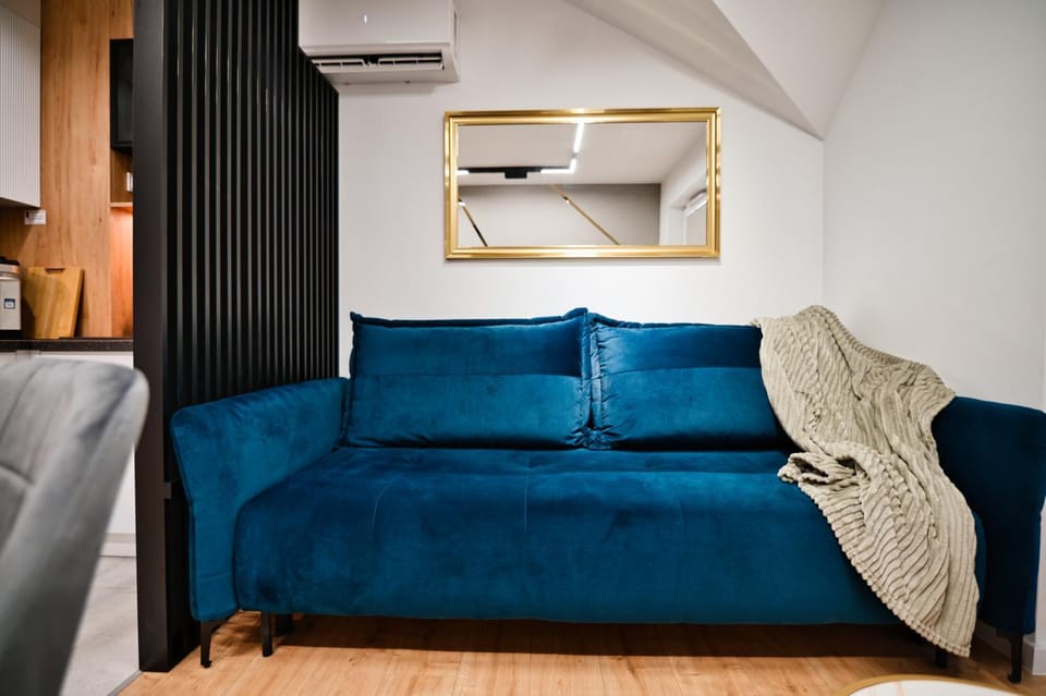 Bed, Living room, Photo of the whole room, Seating area, Bedroom, air conditioner