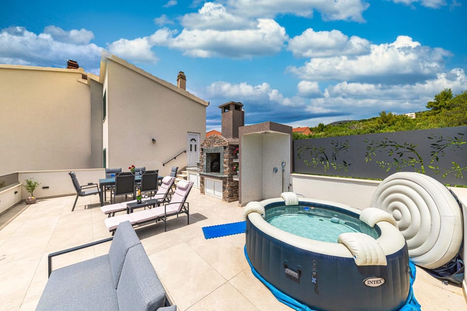 Hot Tub, View (from property/room), Balcony/Terrace, Seating area, sunbed