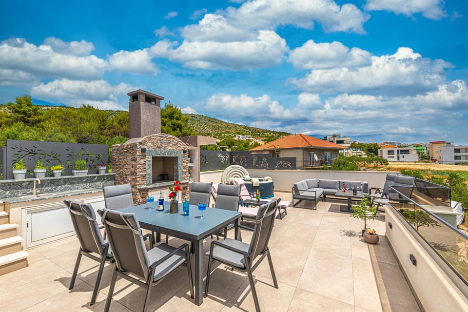 BBQ facilities, Balcony/Terrace, Mountain view