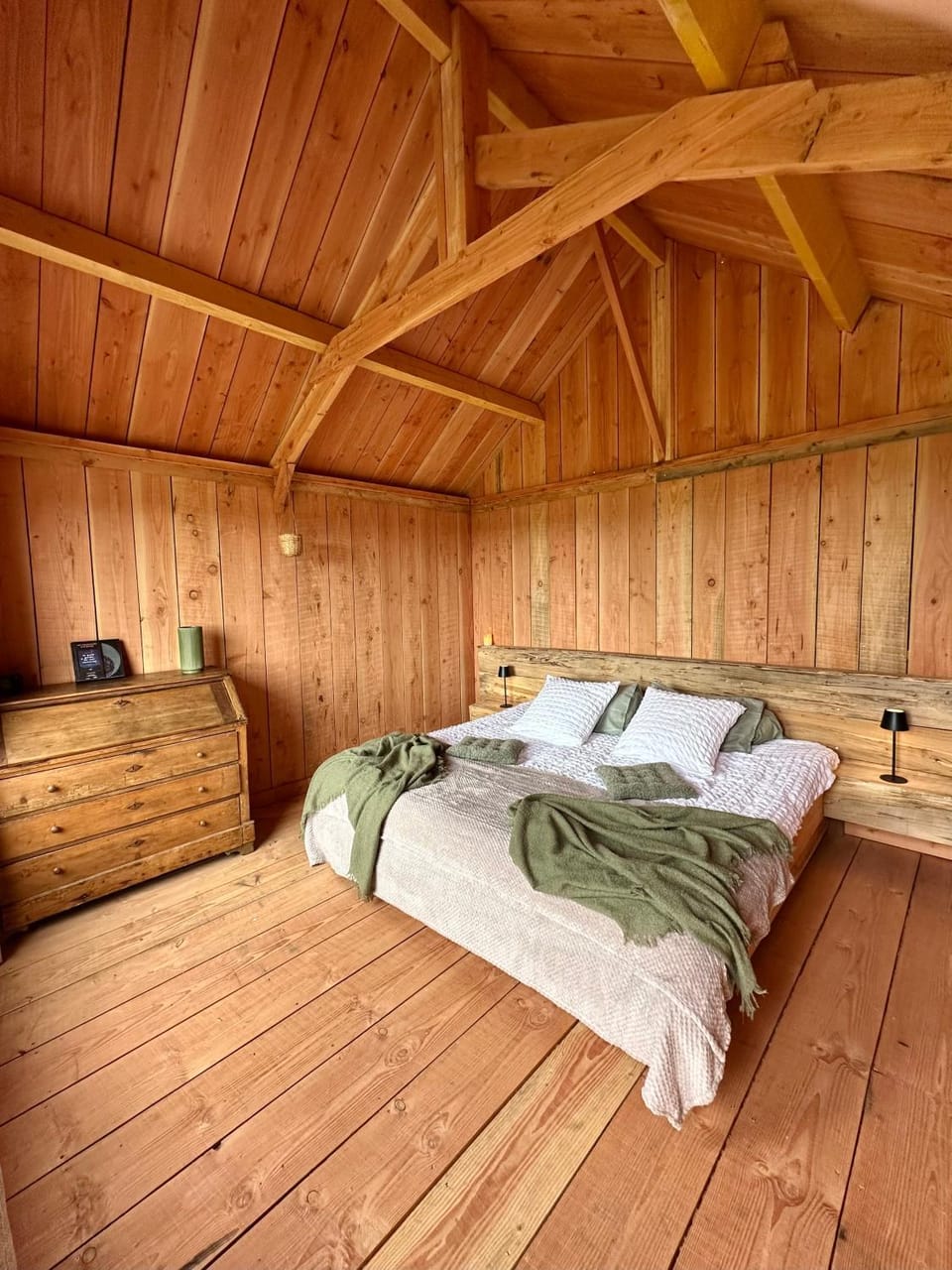 Bed, Photo of the whole room, Bedroom, wardrobe