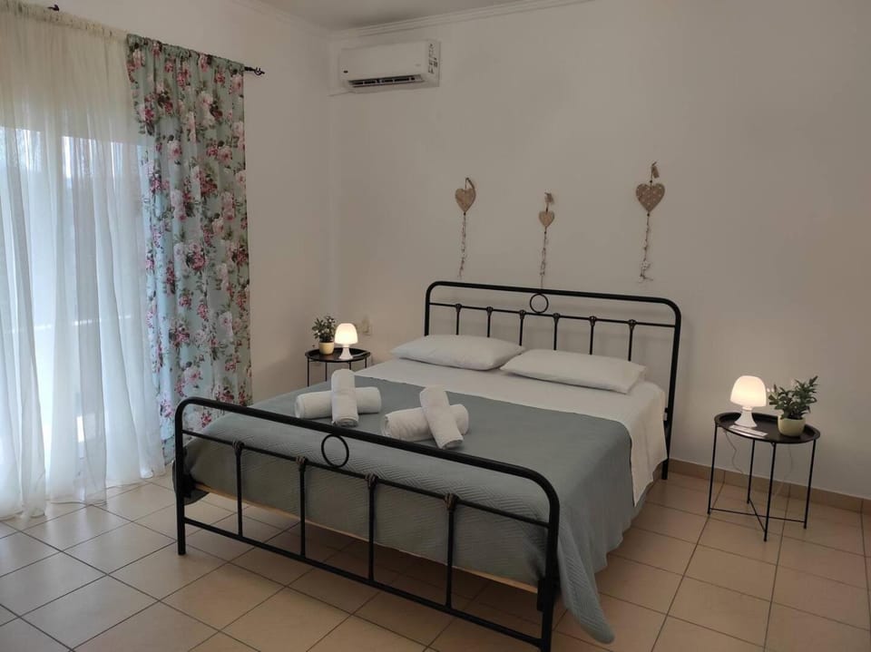 Bedroom, air conditioner