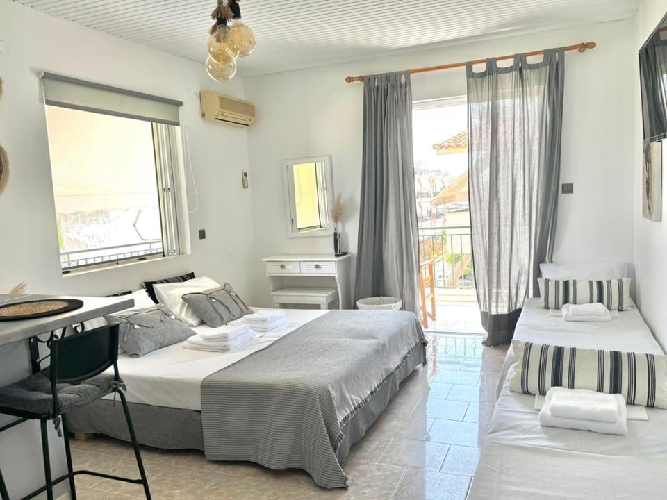 Bed, Seating area, Bedroom