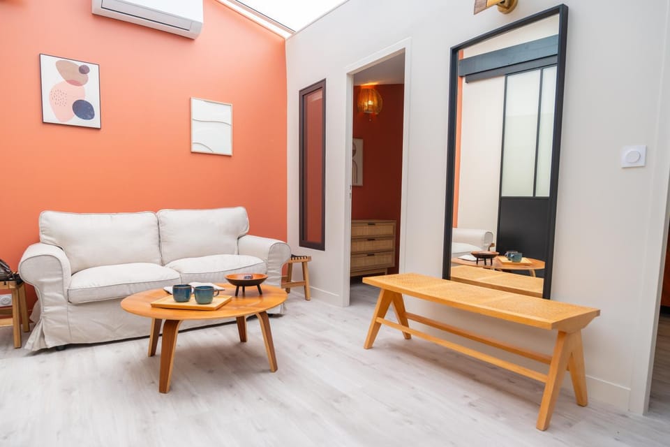 Living room, Seating area, air conditioner