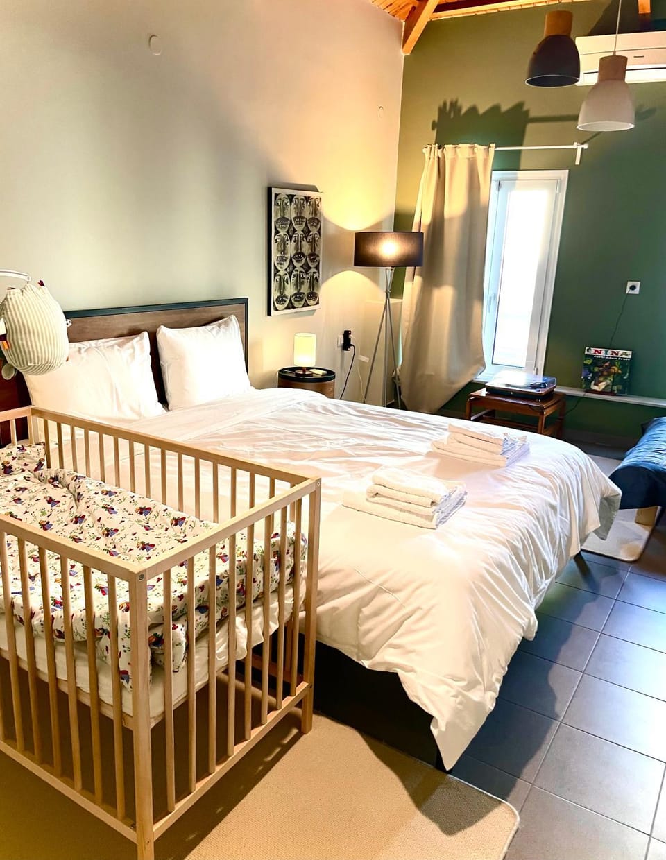 Bedroom, cot