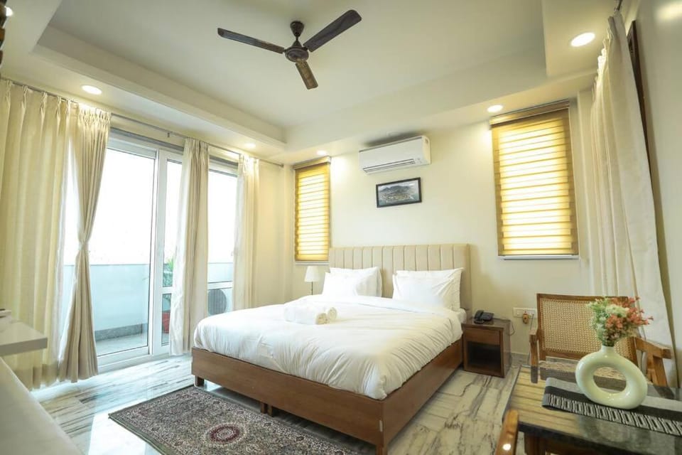 City Oasis w bathtub n balcony Apartment in Gurugram