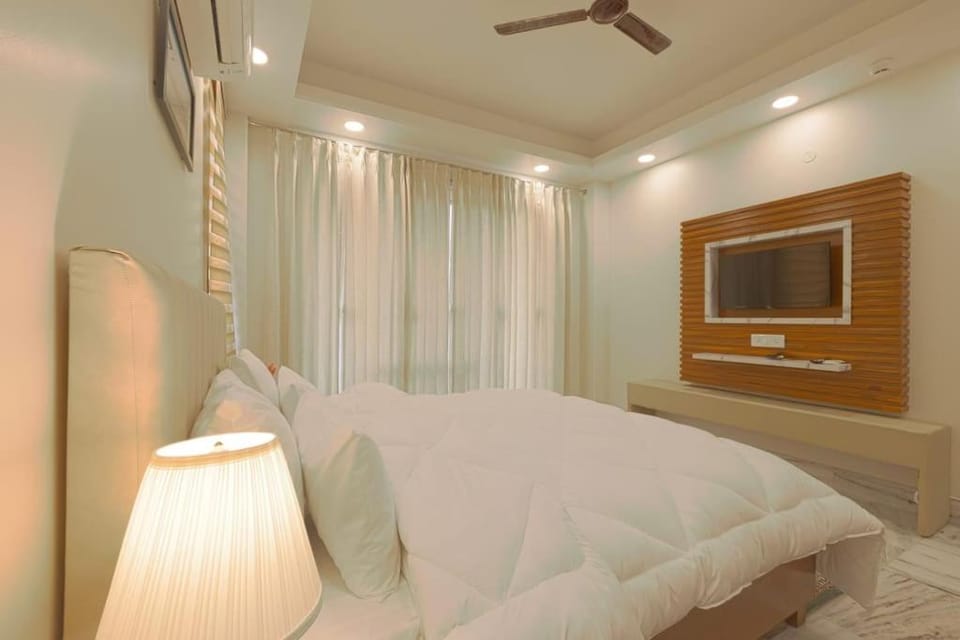 City Oasis w bathtub n balcony Apartment in Gurugram