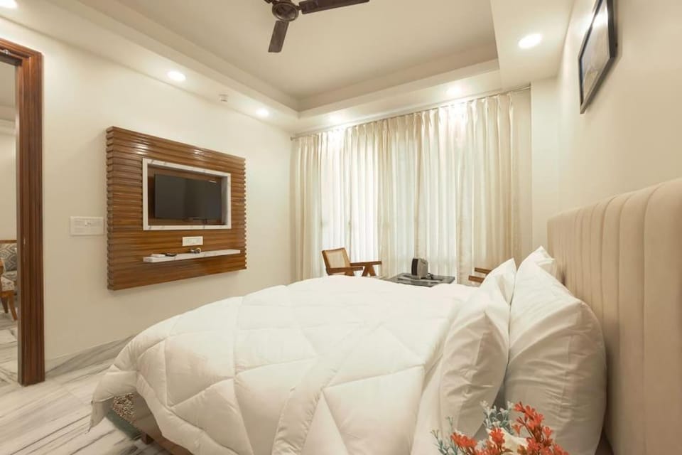 City Oasis w bathtub n balcony Apartment in Gurugram