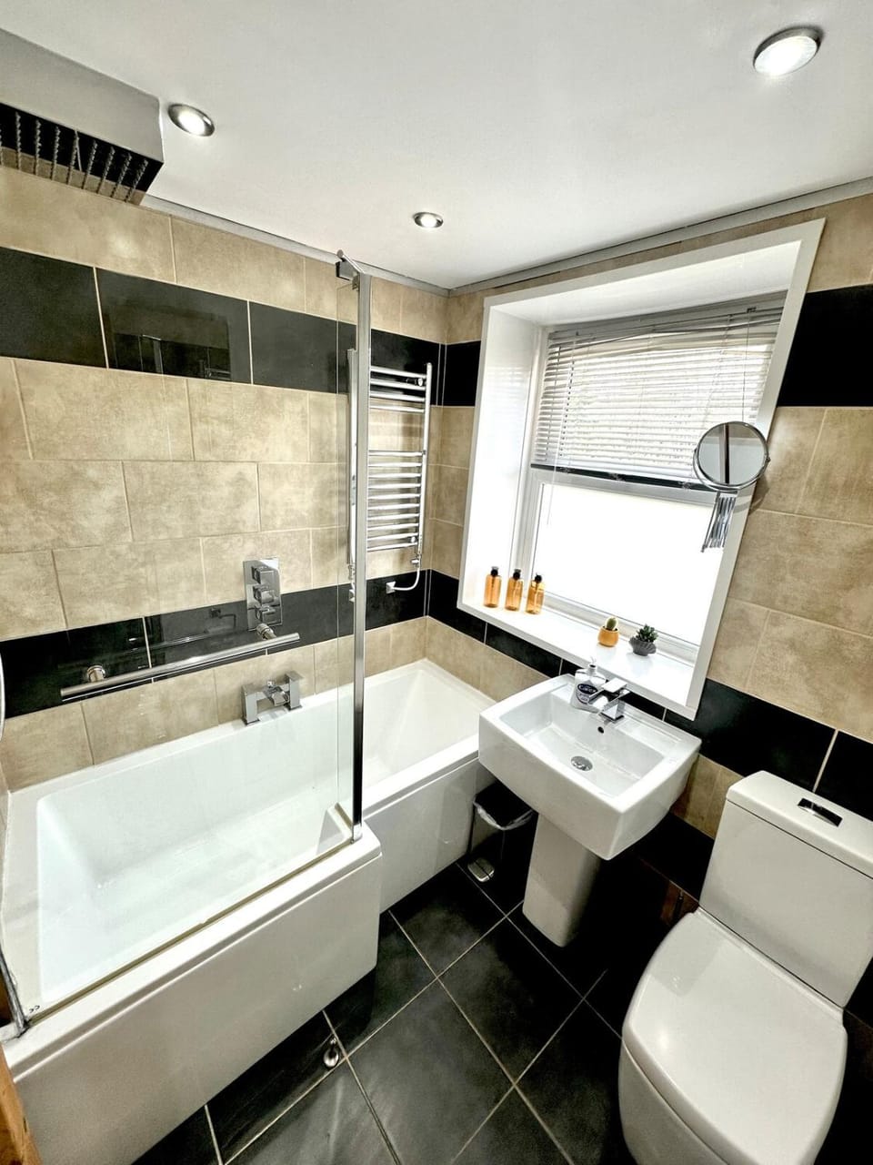 Shower, Toilet, Bathroom, Bath, towels