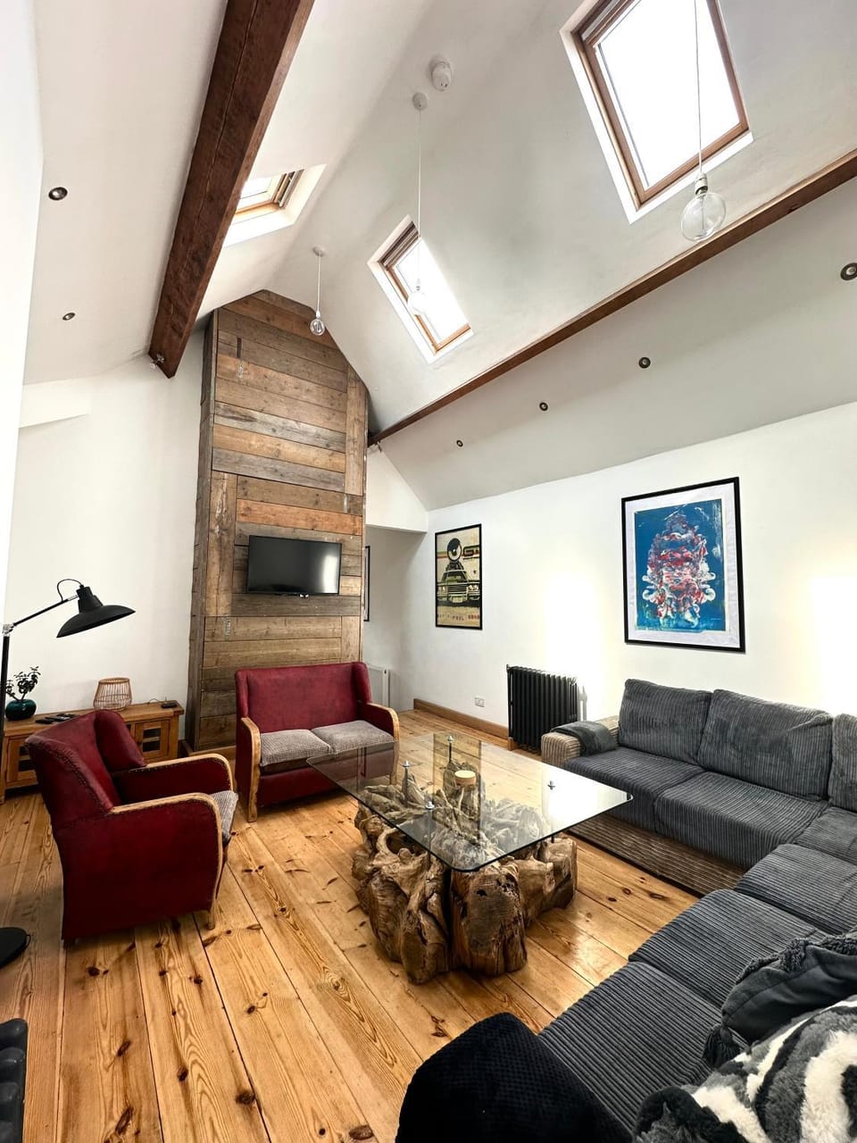 Communal lounge/ TV room, TV and multimedia, Living room, Seating area, Evening entertainment